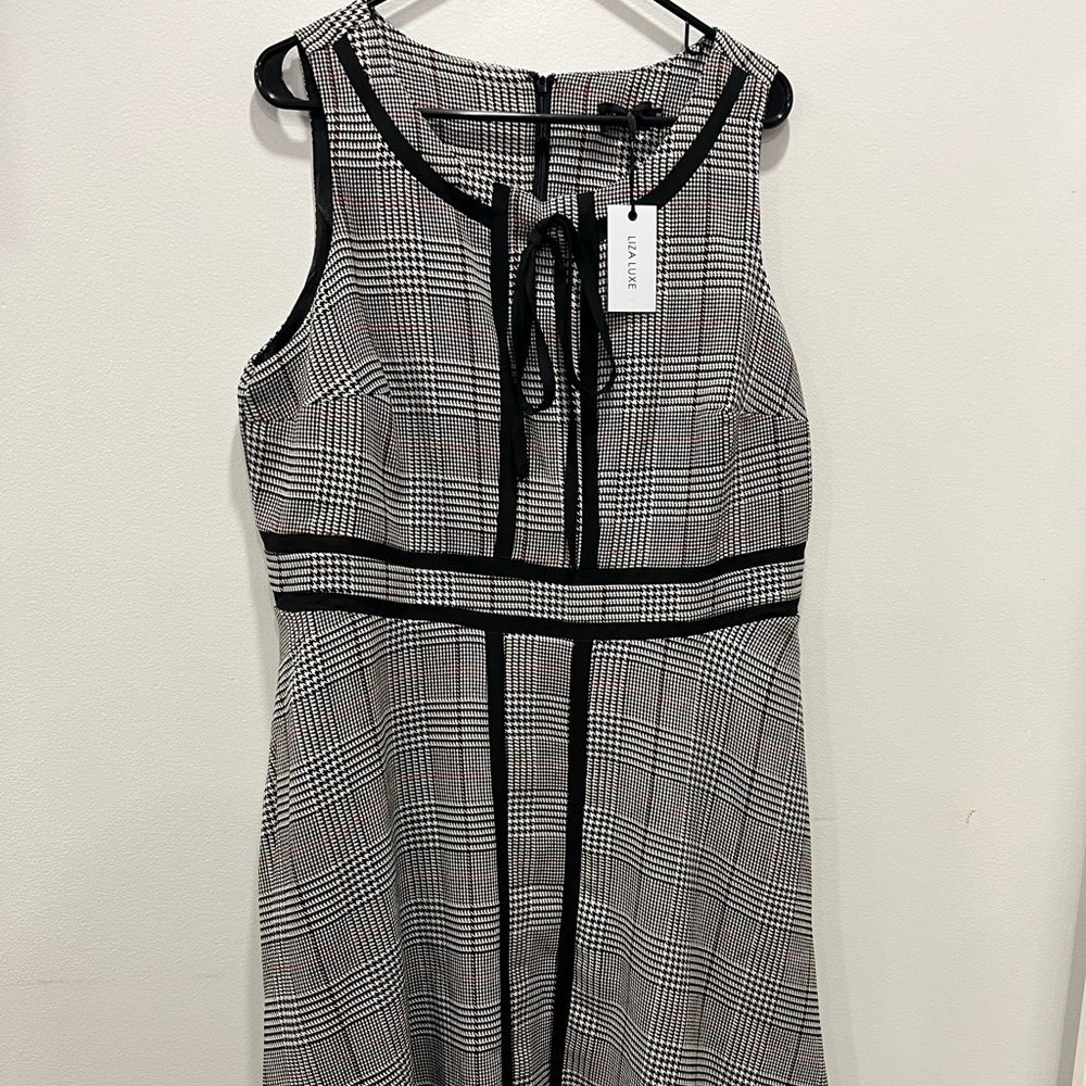 NWT houndstooth dress with black trim piping and black bow. Size 1X